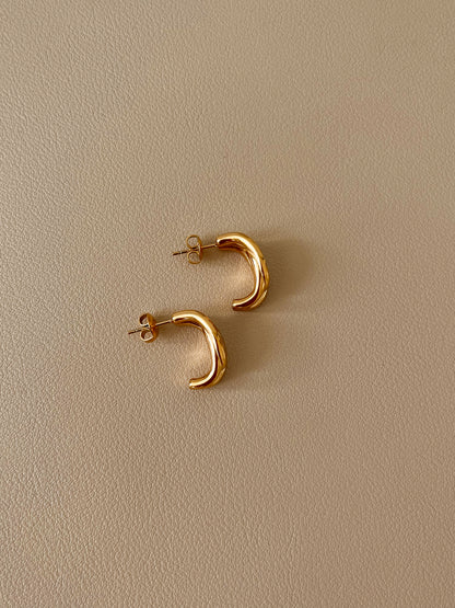 Lia Hoops