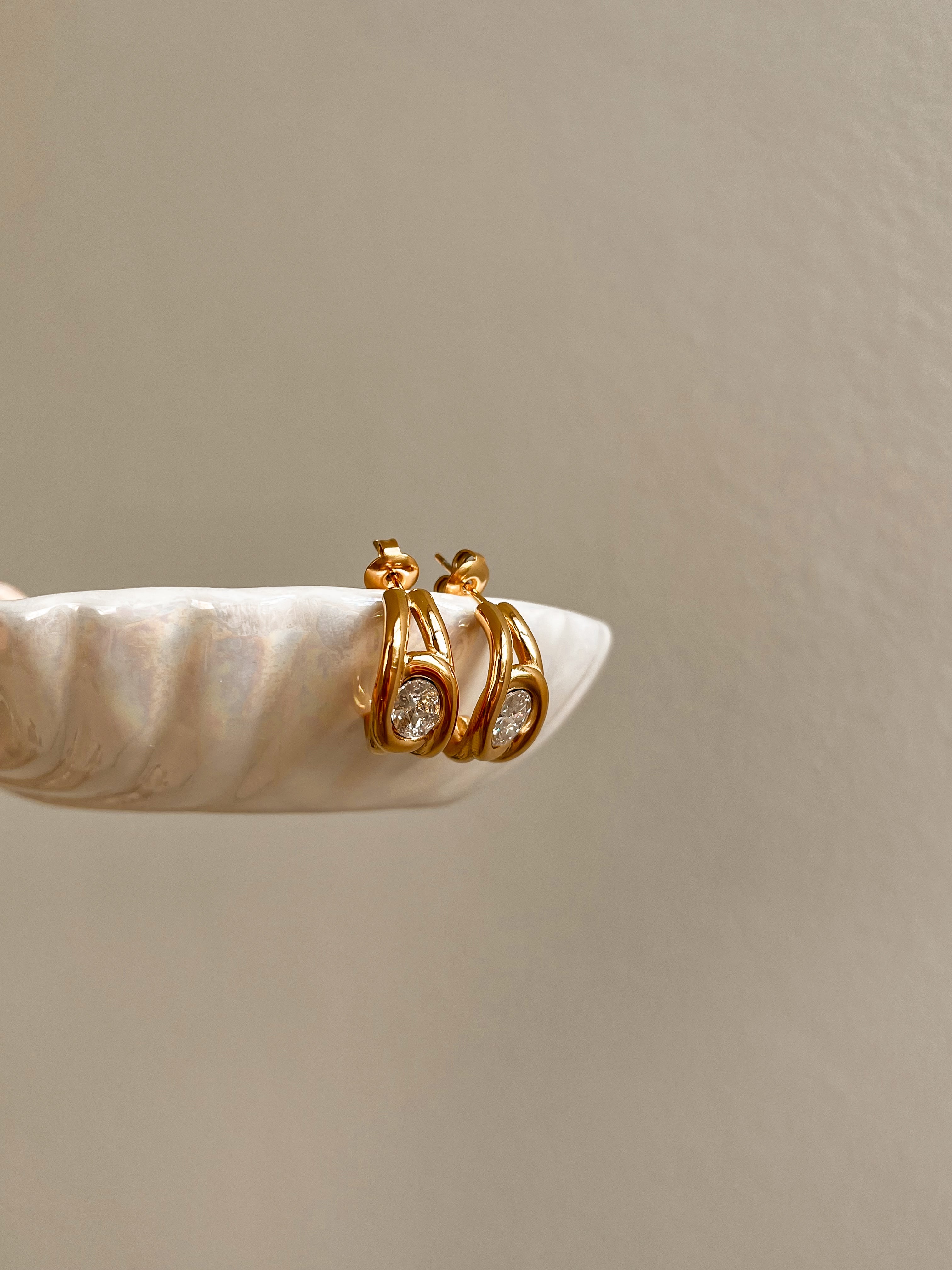 Lia Hoops