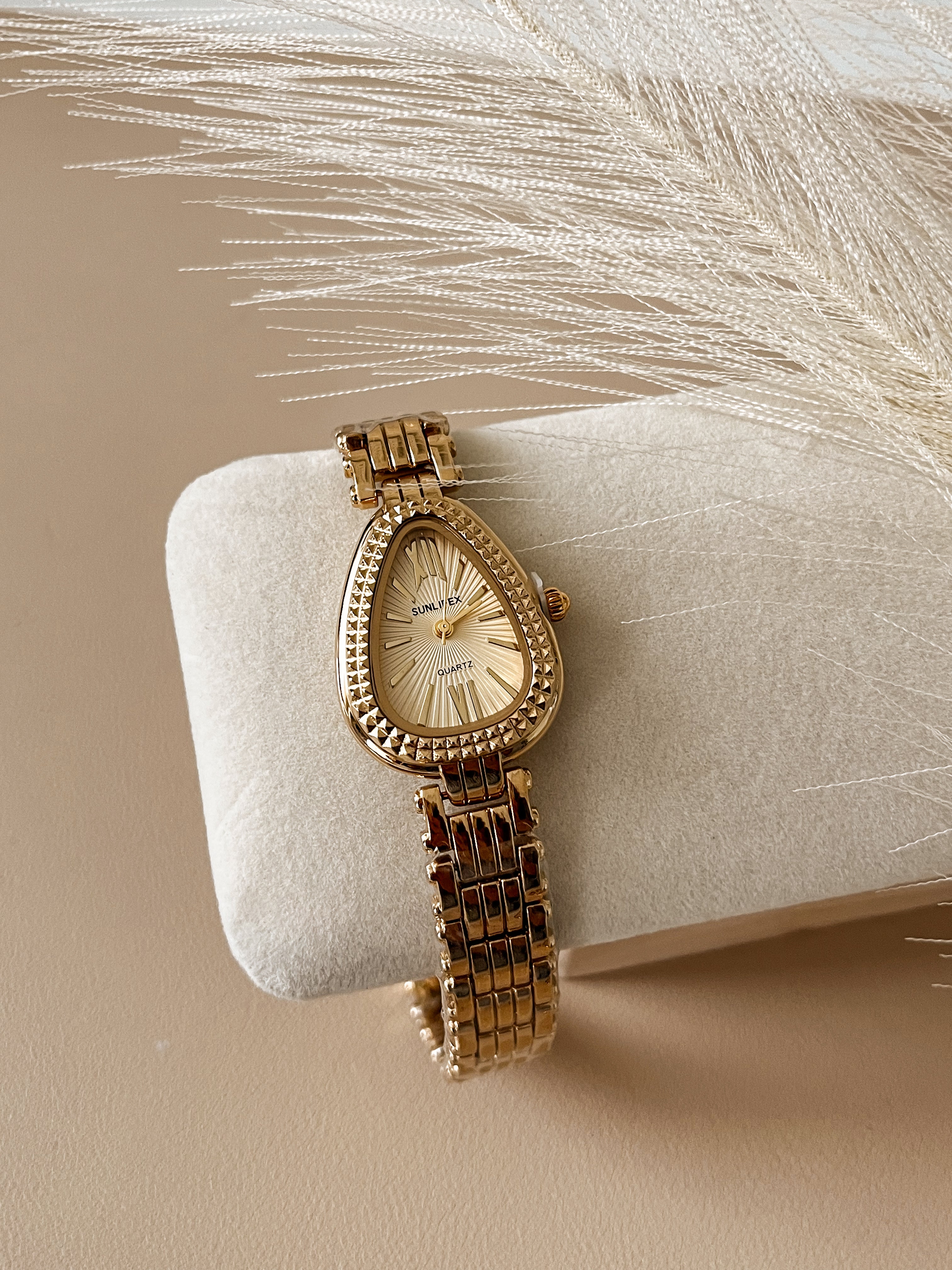 Zayra Watch
